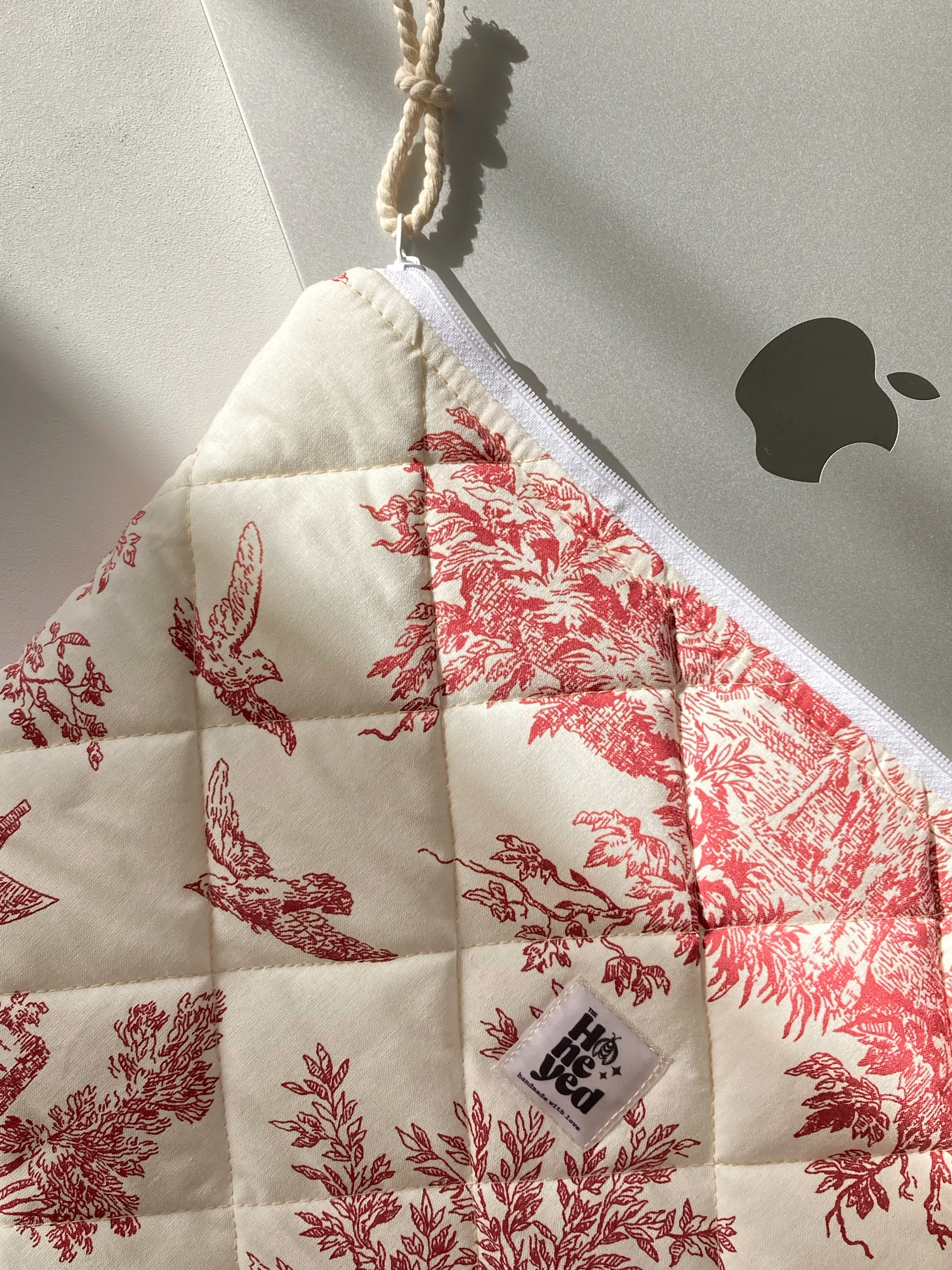 Quilted Toile de Jouy Macbook Laptop Sleeve, Handmade Padded Laptop Case 13–14-15-16 Inch