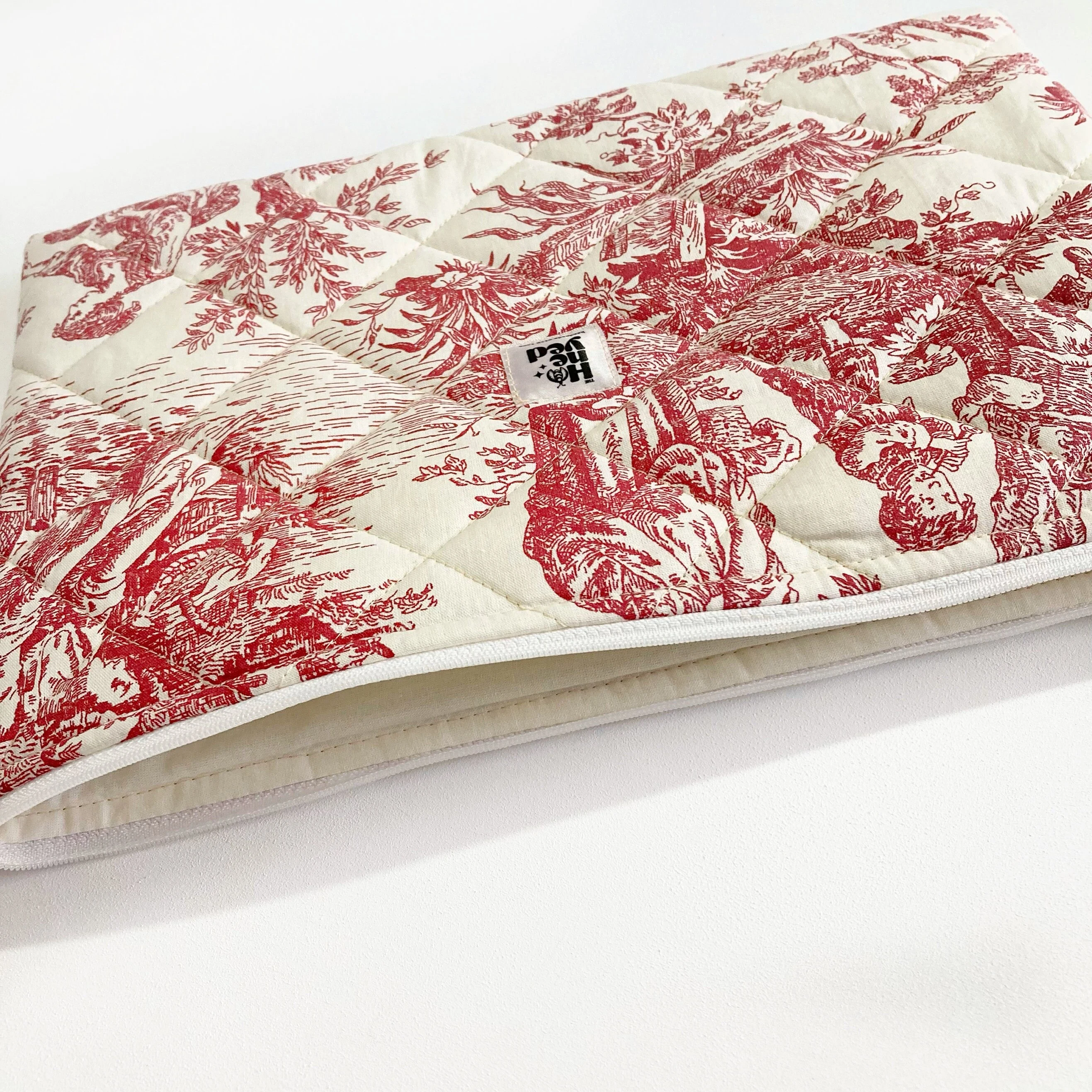 Quilted Toile de Jouy Macbook Laptop Sleeve, Handmade Padded Laptop Case 13–14-15-16 Inch