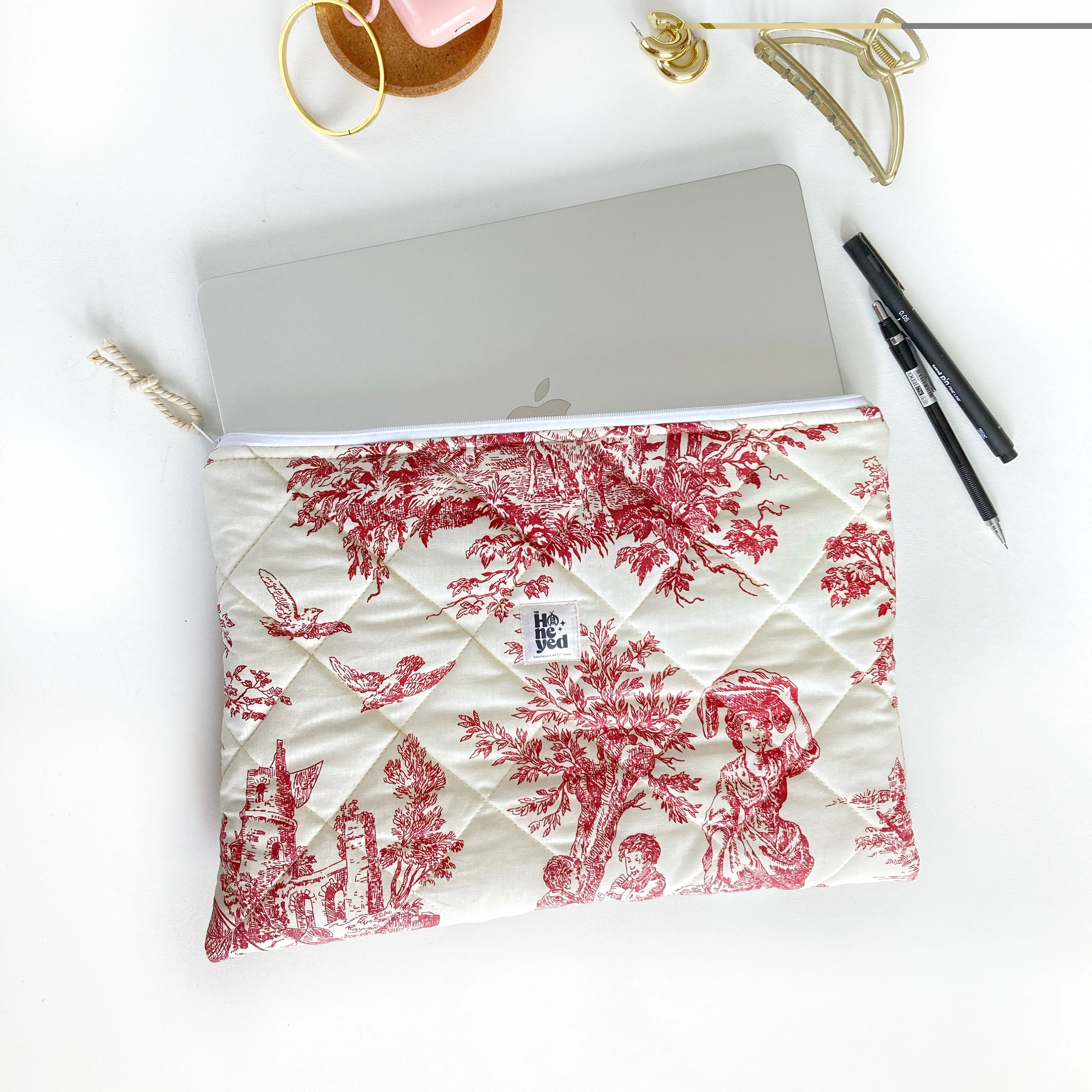 Quilted Toile de Jouy Macbook Laptop Sleeve, Handmade Padded Laptop Case 13–14-15-16 Inch