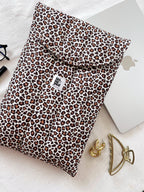 Leopar Desenli Laptop Kılıfı, Mıknatıslı Düğmeli Puffy MacBook Kılıfı 13–14–15–16 inç