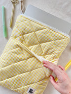 Buttergelbe Laptophülle mit Tasche, kariert gesteppte Gingham-MacBook-Hülle für 13–14–15–16 Zoll