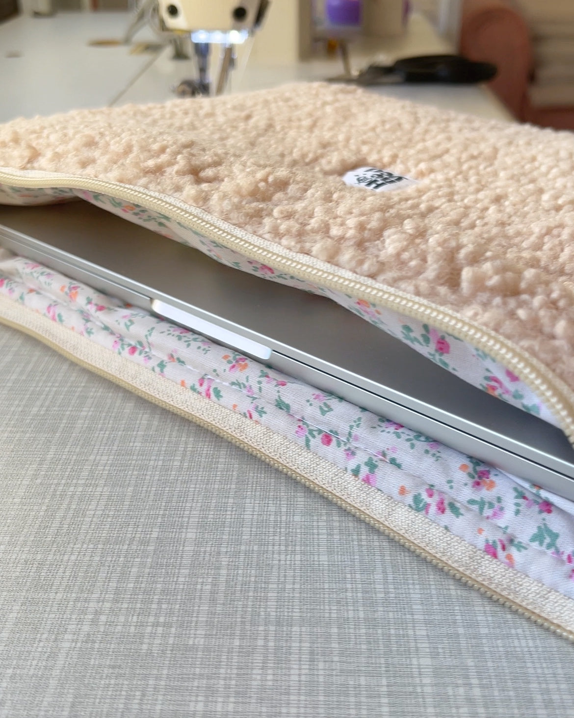 Teddybär Macbook Hülle, flauschige Laptop-Hülle mit Blumenfutter 13–14-15-16 Zoll