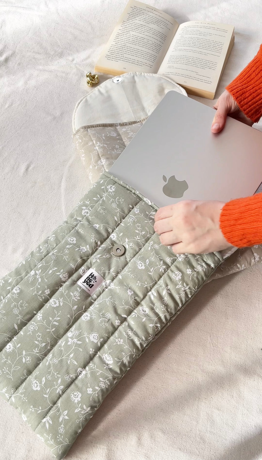 Blumige Laptop-Hülle, grün & beige MacBook Case mit Magnetknopf 13–14–15–16 Zoll