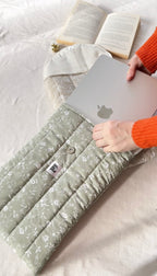 Blumige Laptop-Hülle, grün & beige MacBook Case mit Magnetknopf 13–14–15–16 Zoll