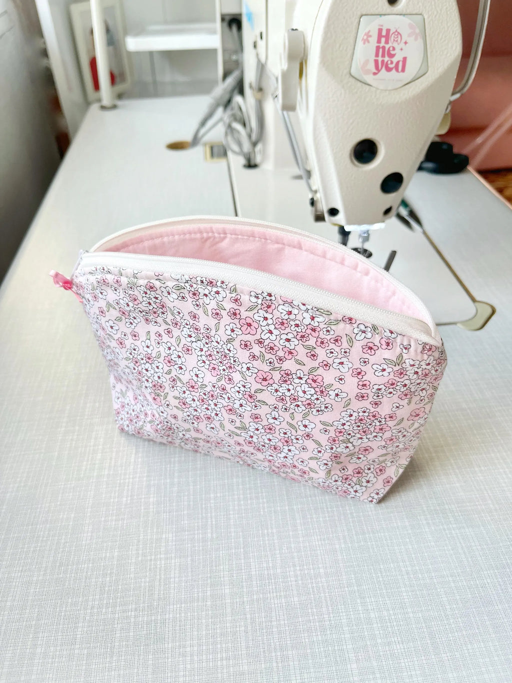Zipper Pouch Sewing Pattern, Makeup Bag Pattern, Video Tutorial, Beginner Friendly Sewing Pattern, 3 sizes pattern